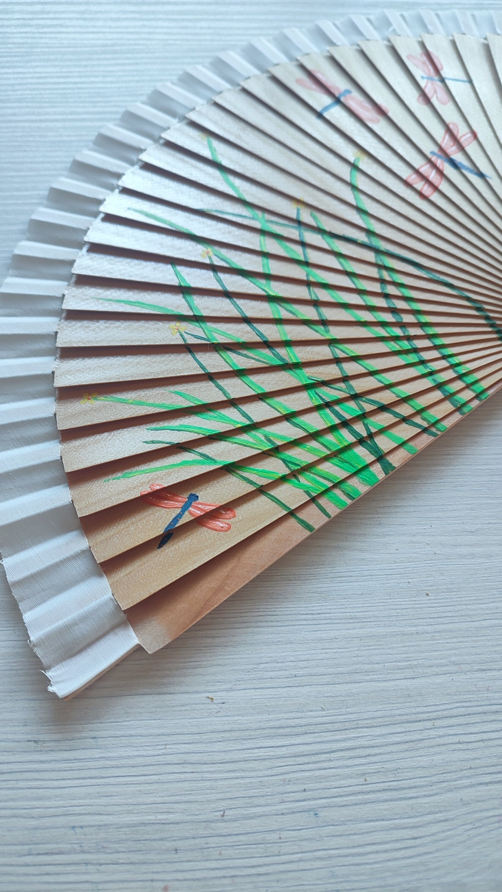 Abanico pintado a mano con libélulas y juncos - 6