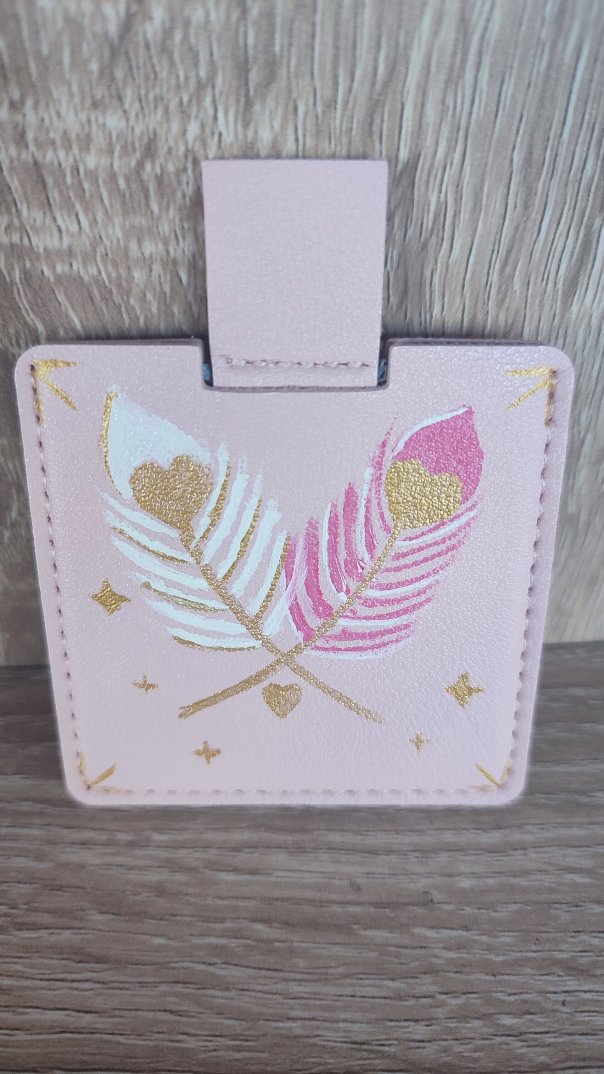 Set de Neceser y Espejo Pintados a Mano con Plumas de Corazón y Perlas Bordadas - 3