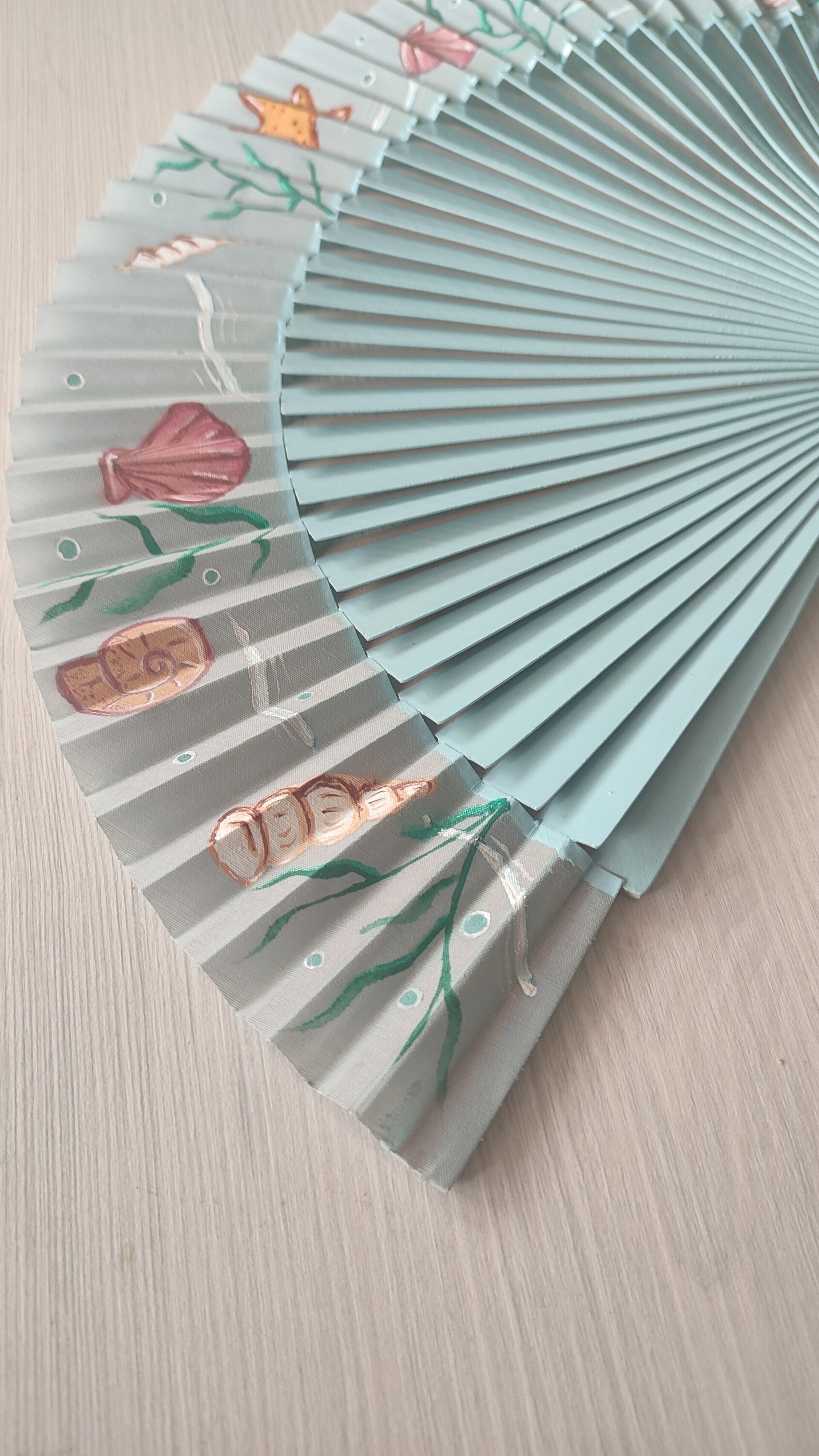 Abanico pintado a manico pintado a mano con conchas marinas y estrellas de mar - 3