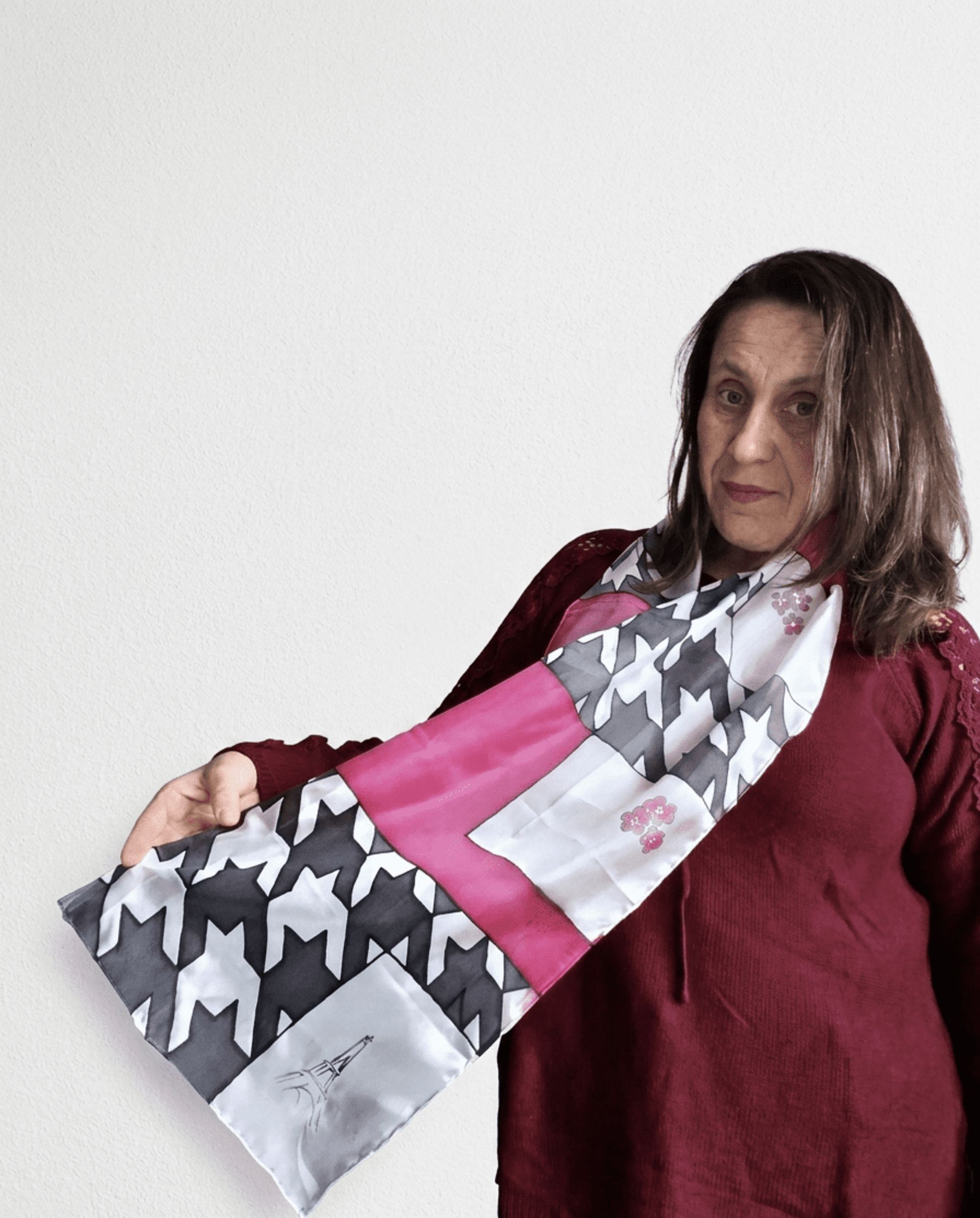 Pañuelo de Seda Natural "París Chic" – Pata de Gallo y Fucsia - 3