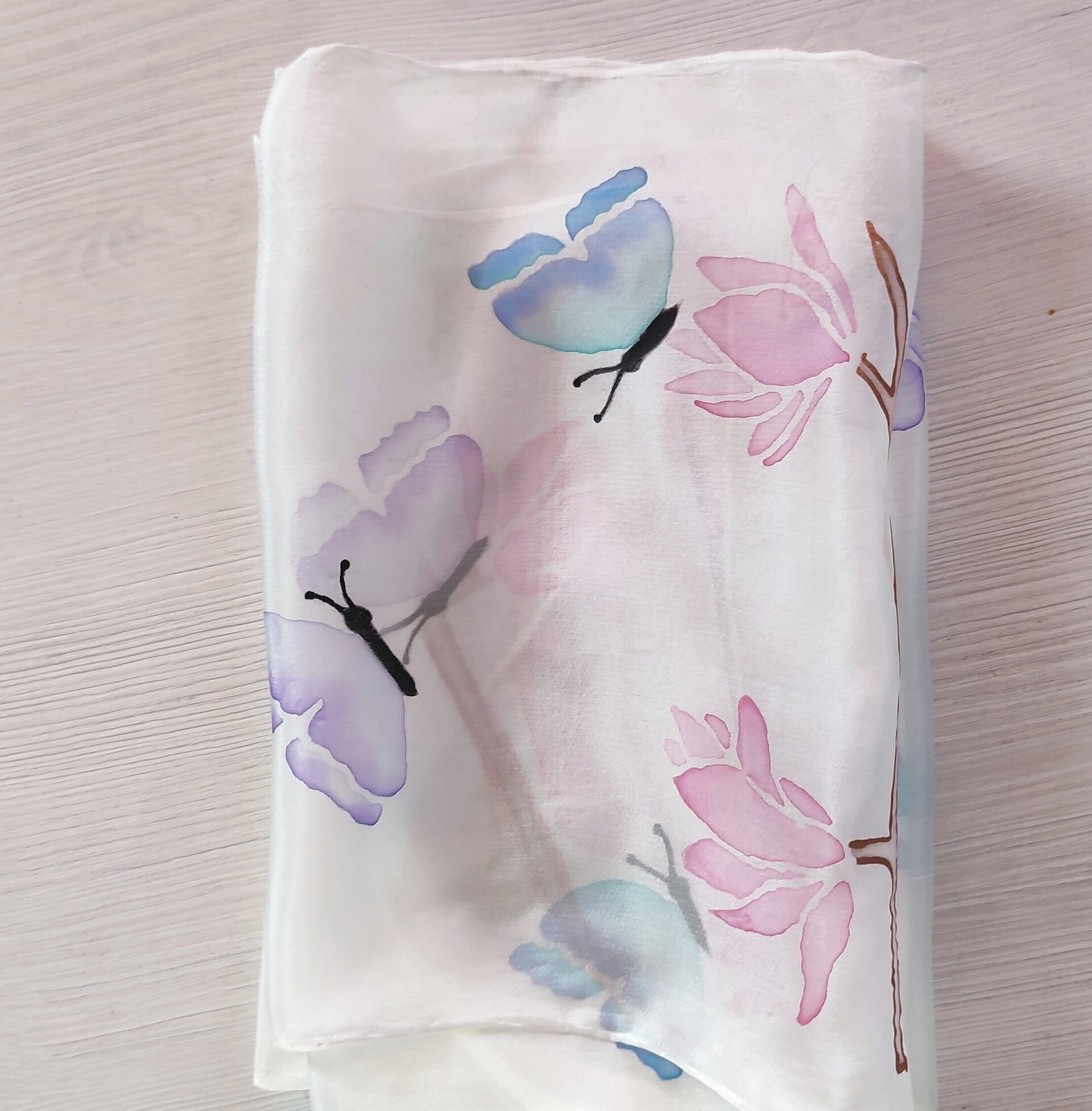 Pañuelo de seda con mariposas y magnolias - 3