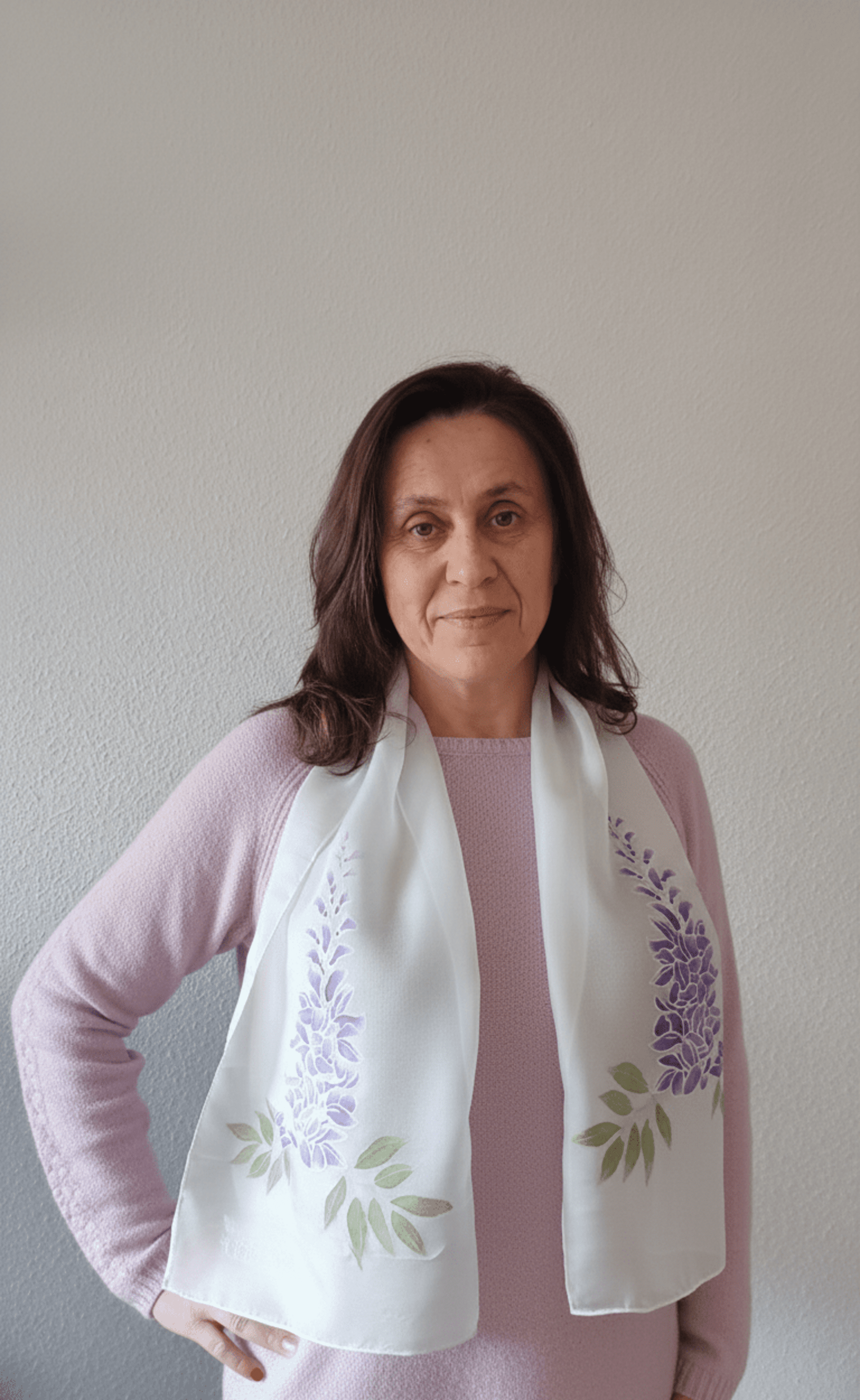 Fular de Seda "Fachada Bridgerton" – Pintado a Mano con Glicinias - 5