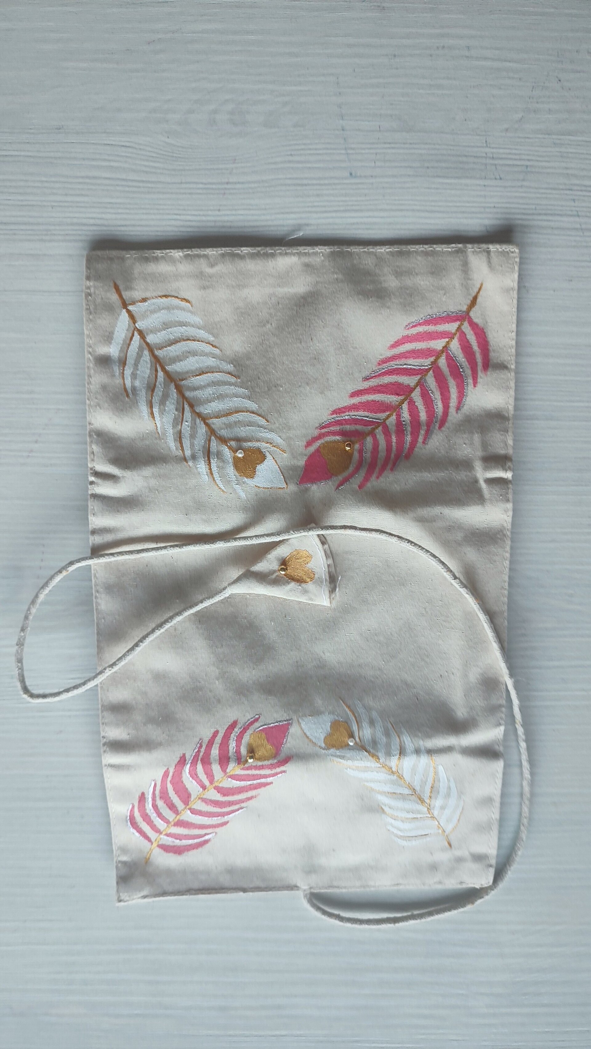 Joyero Plegable Pintado a Mano con Plumas y Detalles bordados de Perlas - 2