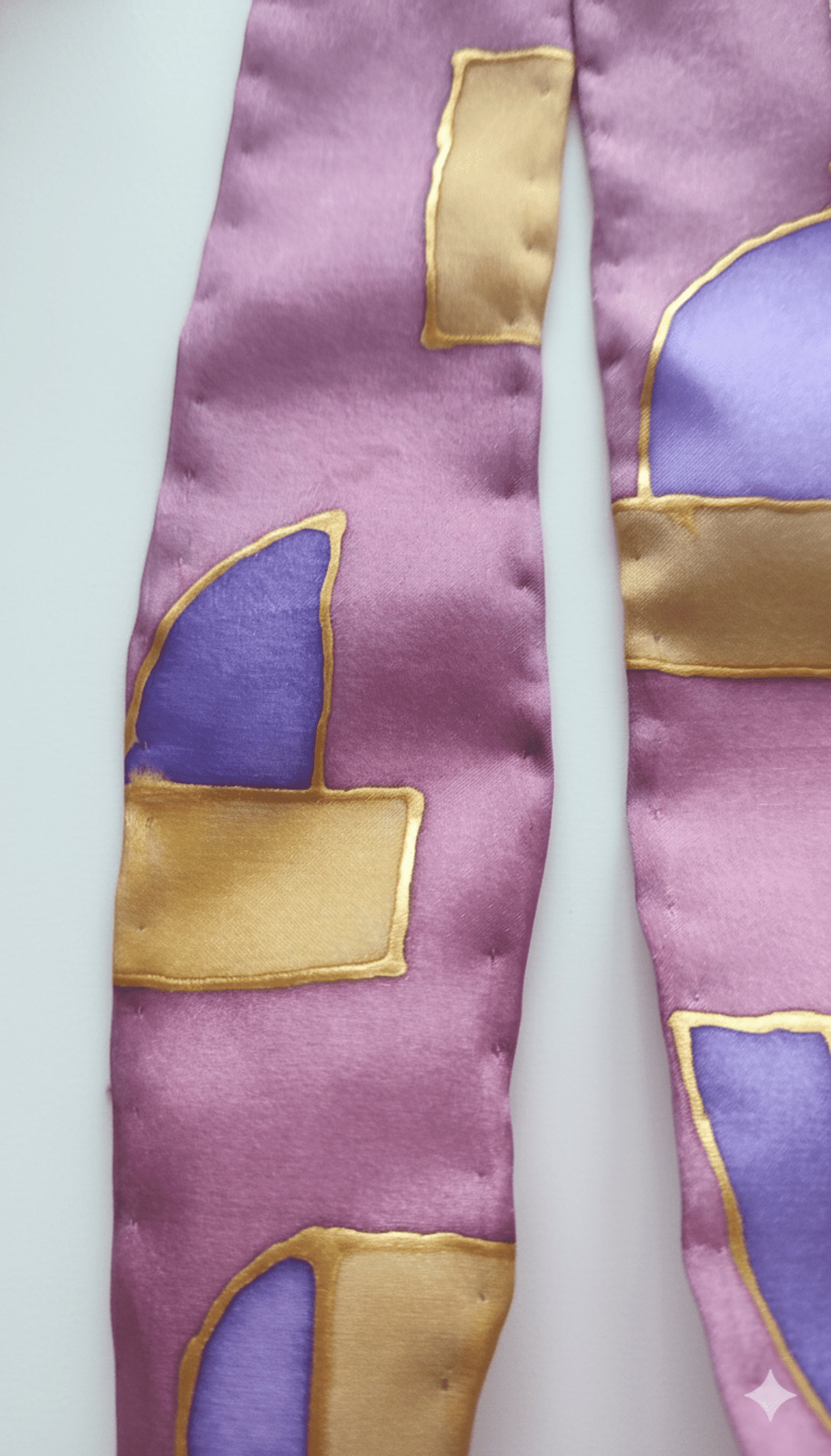 Collar con cinta de seda pintada y colgante chapado en oro - 8