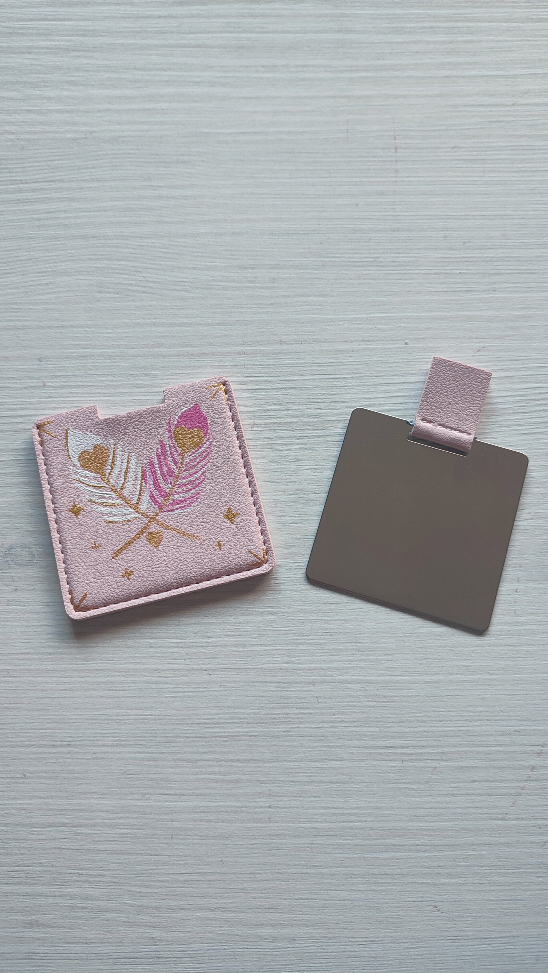 Set de Neceser y Espejo Pintados a Mano con Plumas de Corazón y Perlas Bordadas - 6