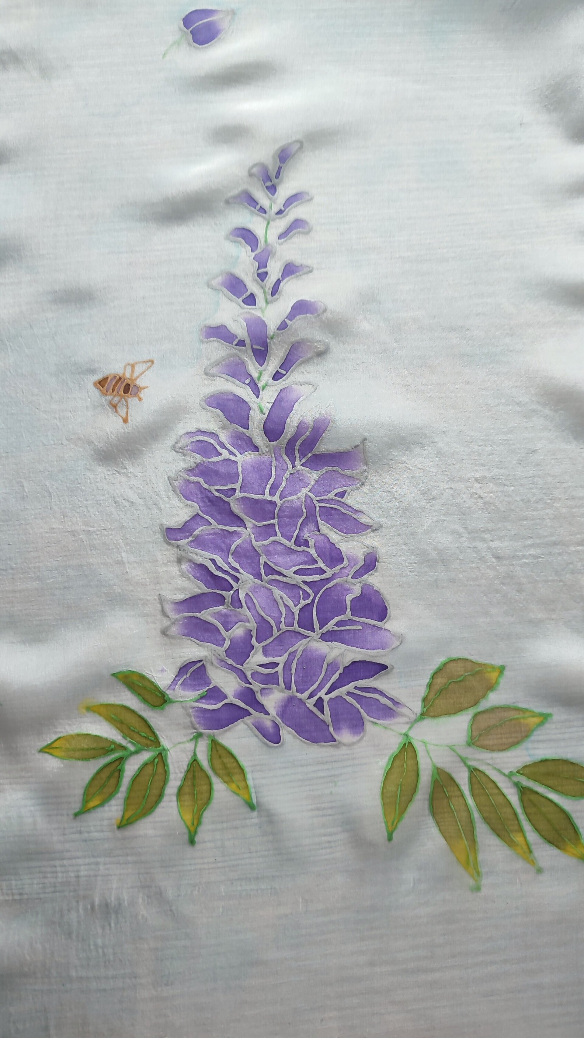 Fular de Seda "Fachada Bridgerton" – Pintado a Mano con Glicinias - 2