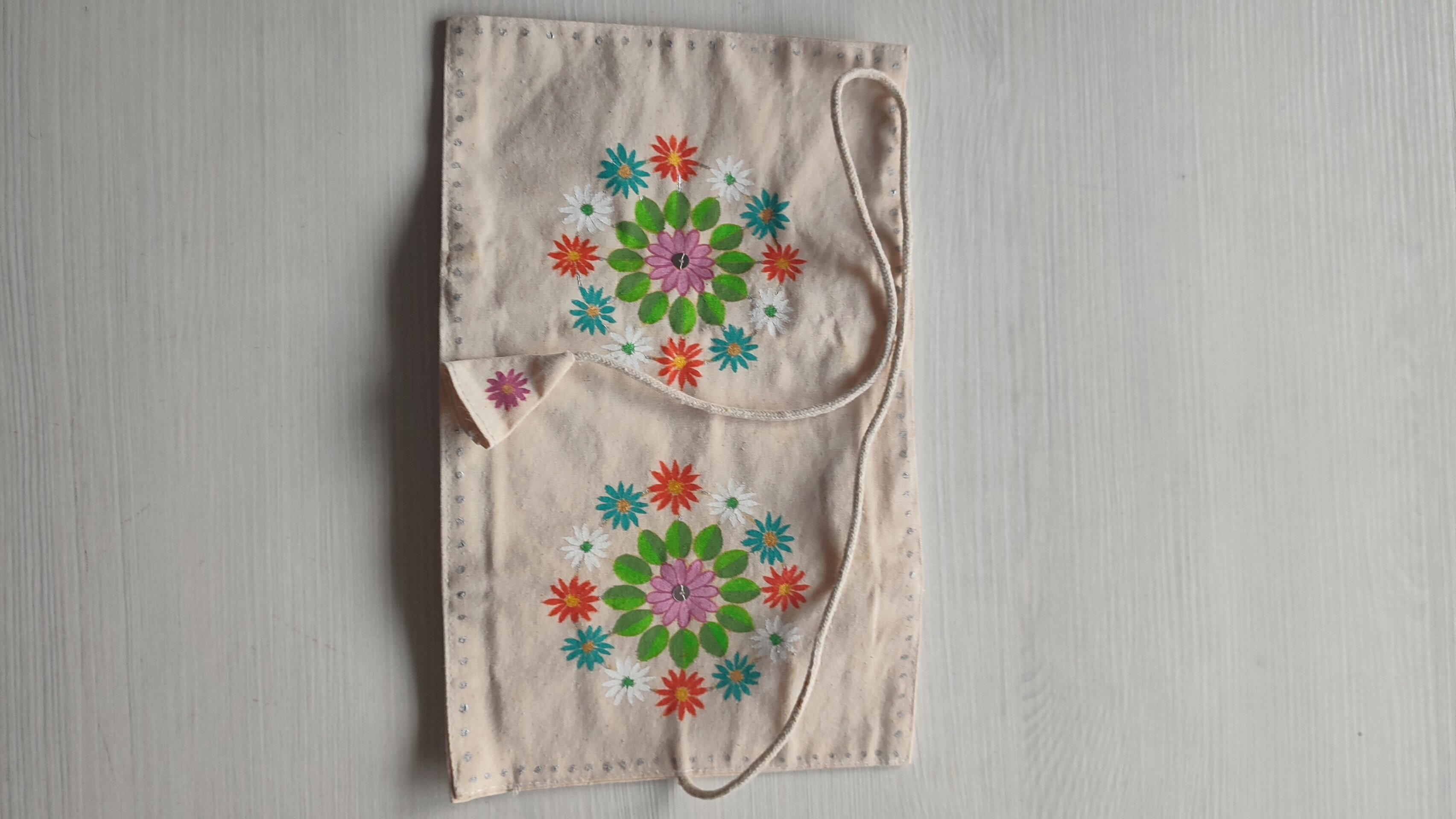 Joyero de Viaje Pintado a Mano con Flores y bordado con Lentejuelas - 3