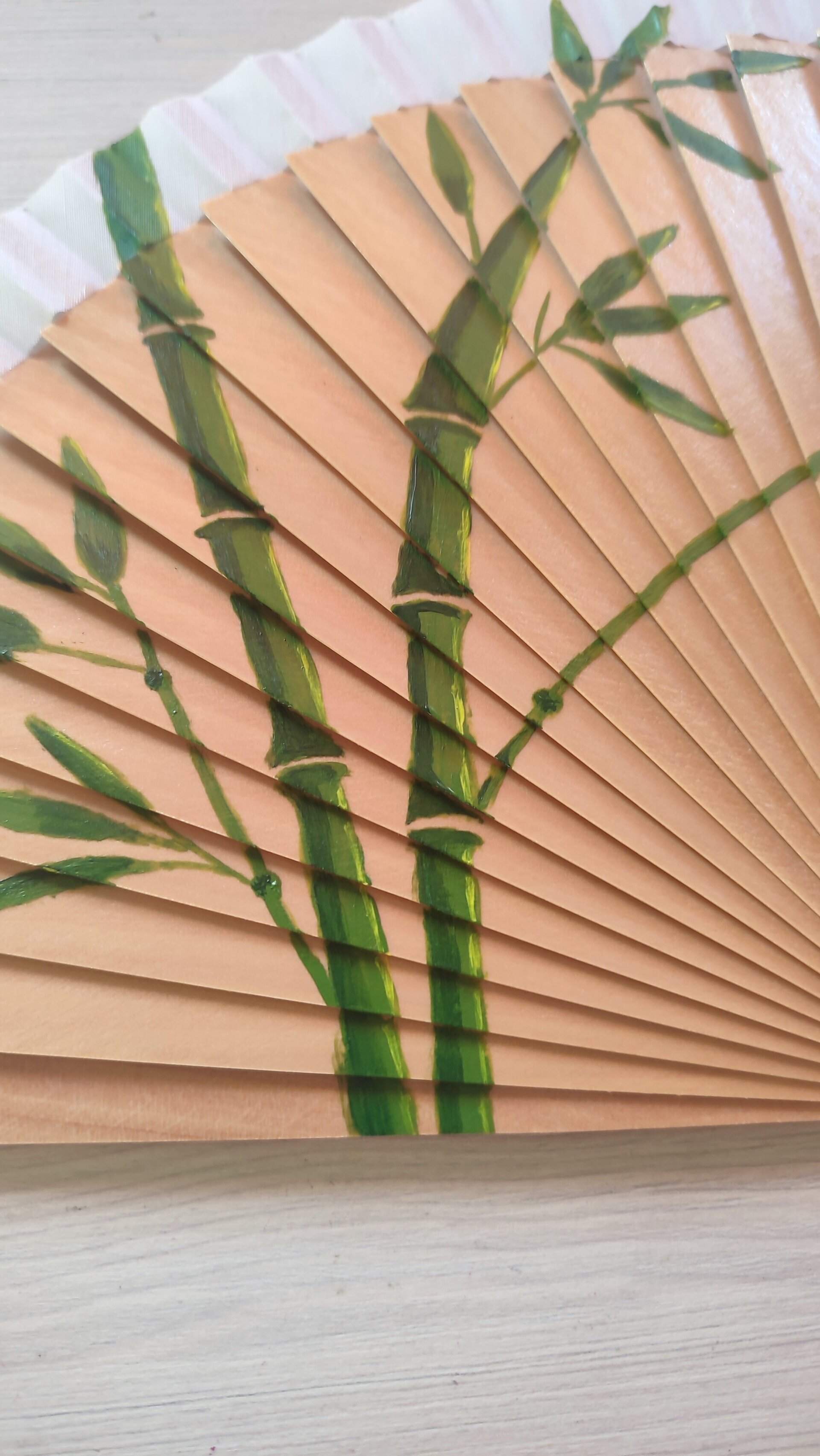 Abanico pintado a mano de madera con diseño de bambú - 4