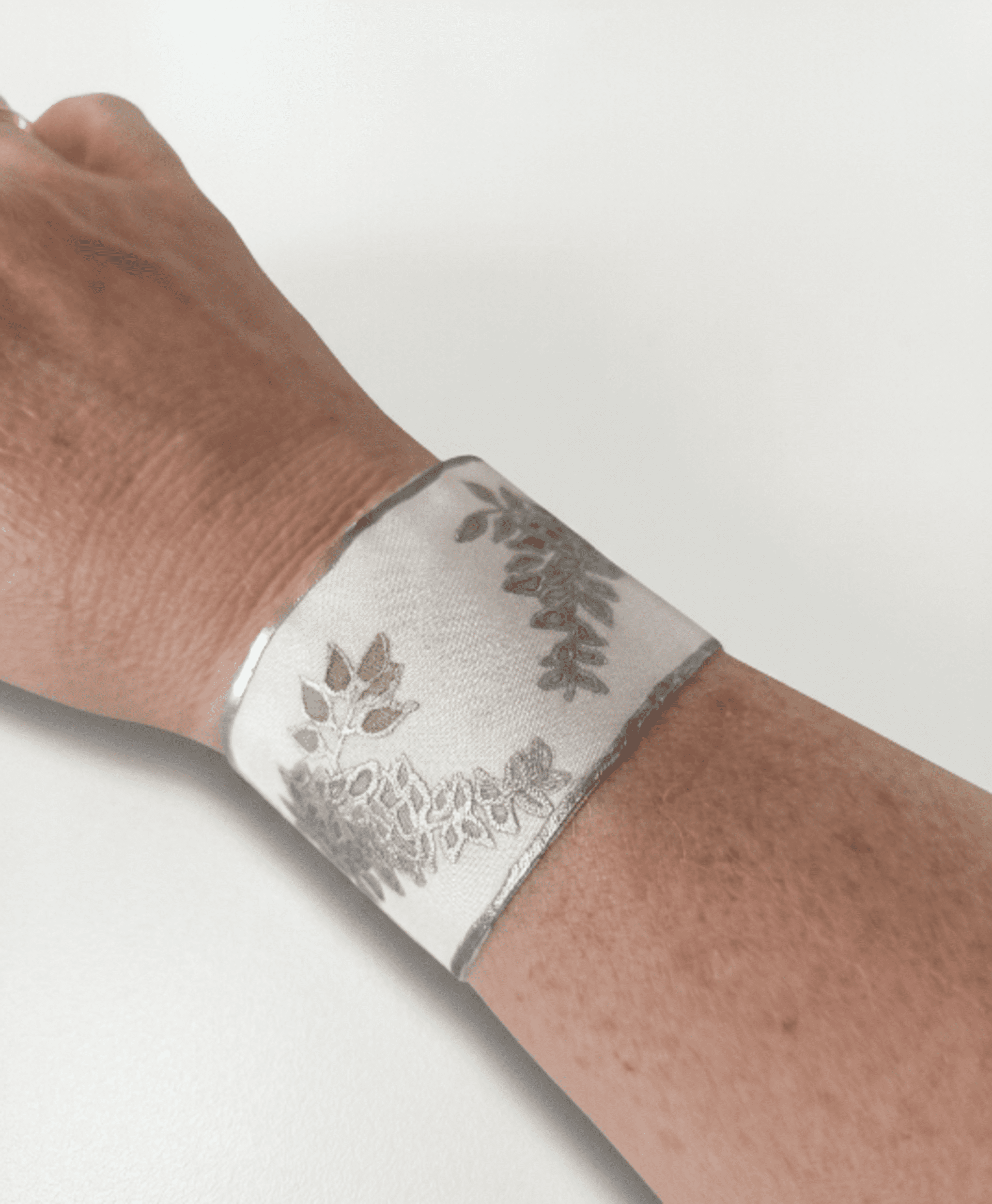 Pulsera Seda Natural Pintada a Mano • Estilo Bridgerton • Glicinias y Rodio - 4