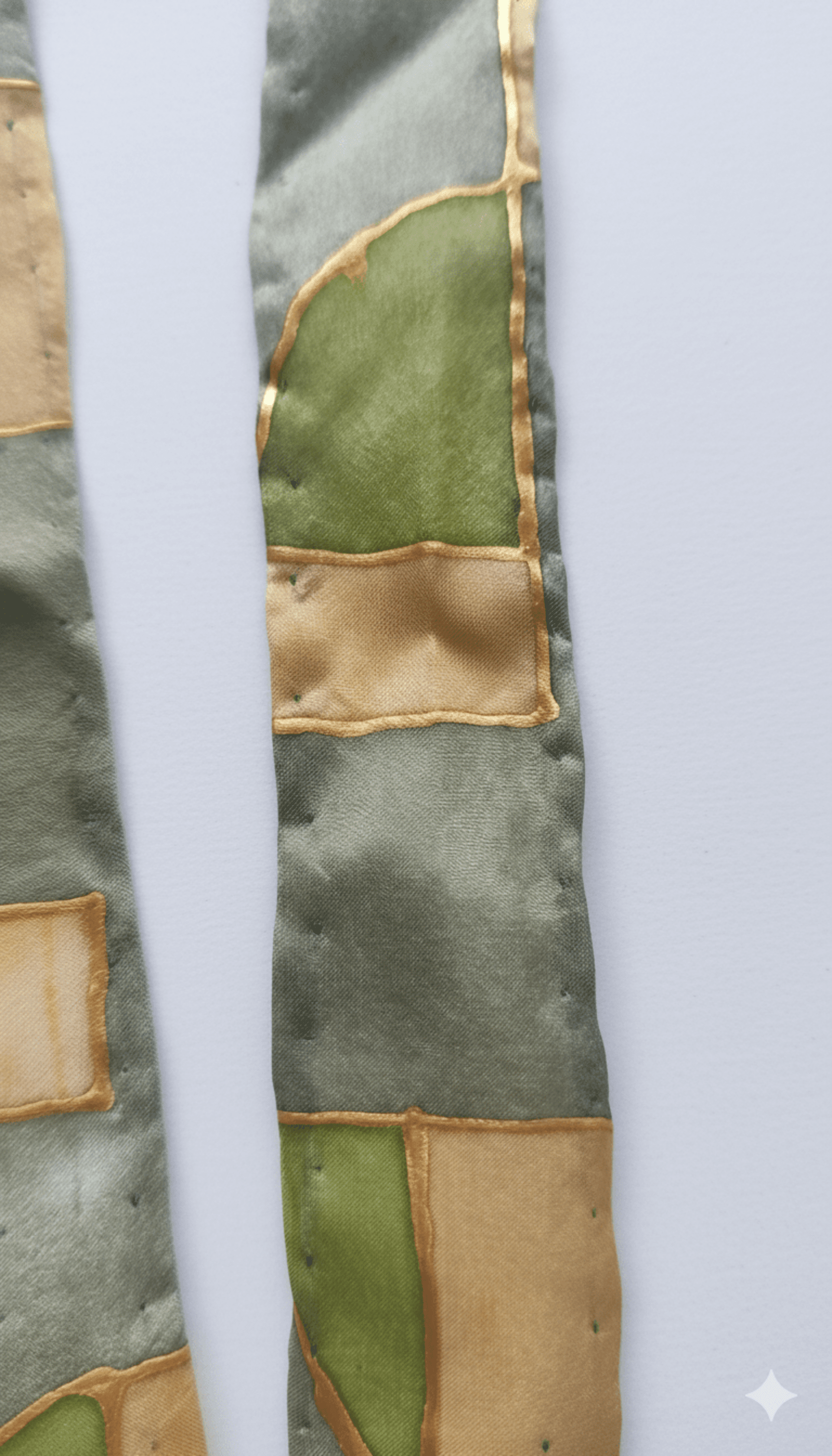 Collar con cinta de seda pintada y colgante chapado en oro - 12