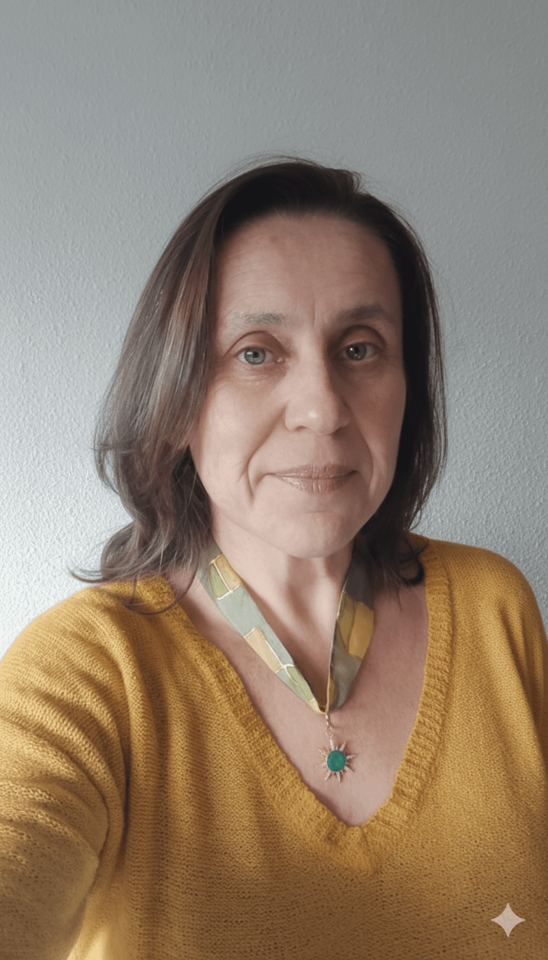 Collar con cinta de seda pintada y colgante chapado en oro - 11