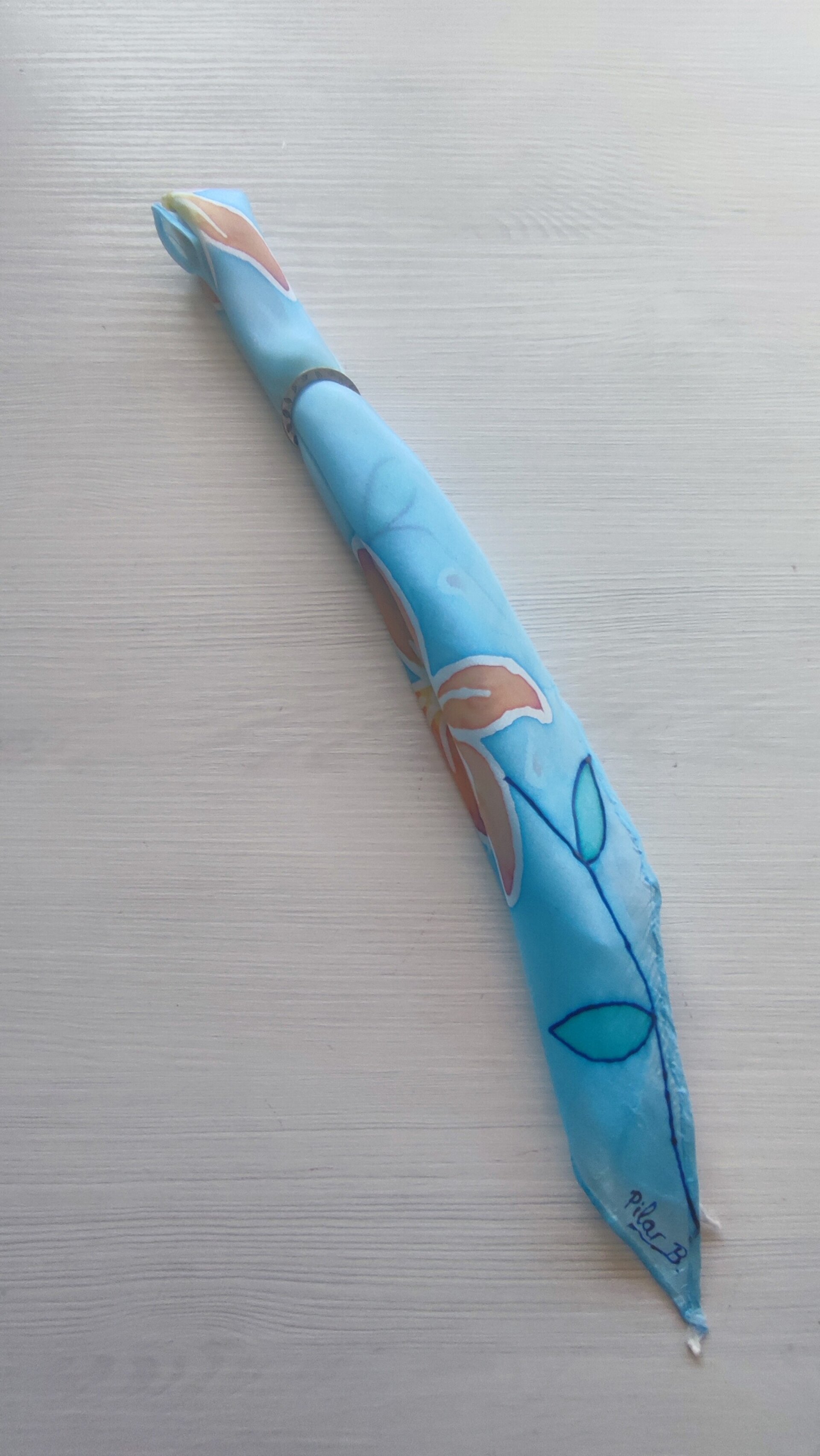 Brazalete de seda pintado a mano con azucenas - 3