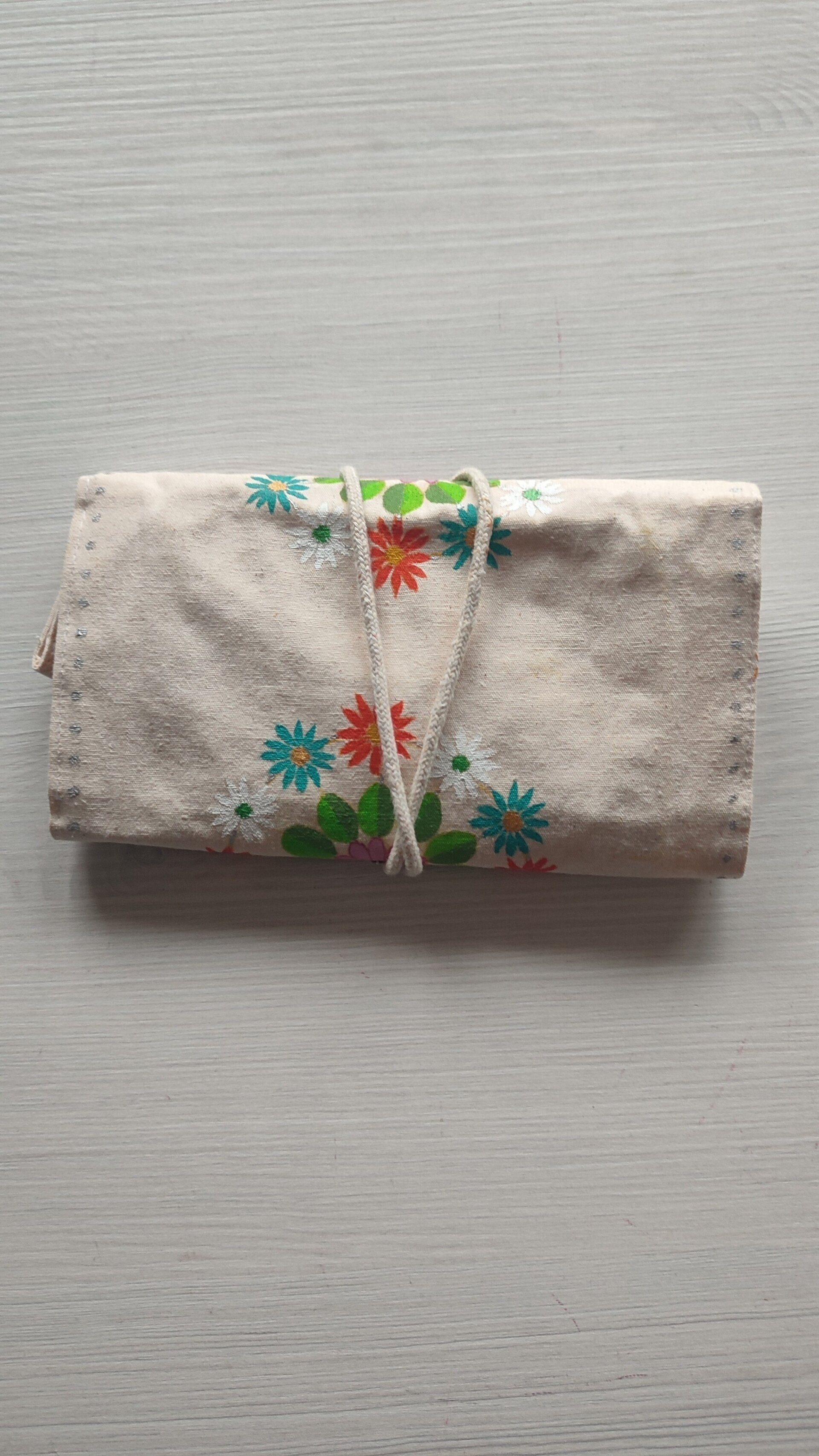 Joyero de Viaje Pintado a Mano con Flores y bordado con Lentejuelas - 2