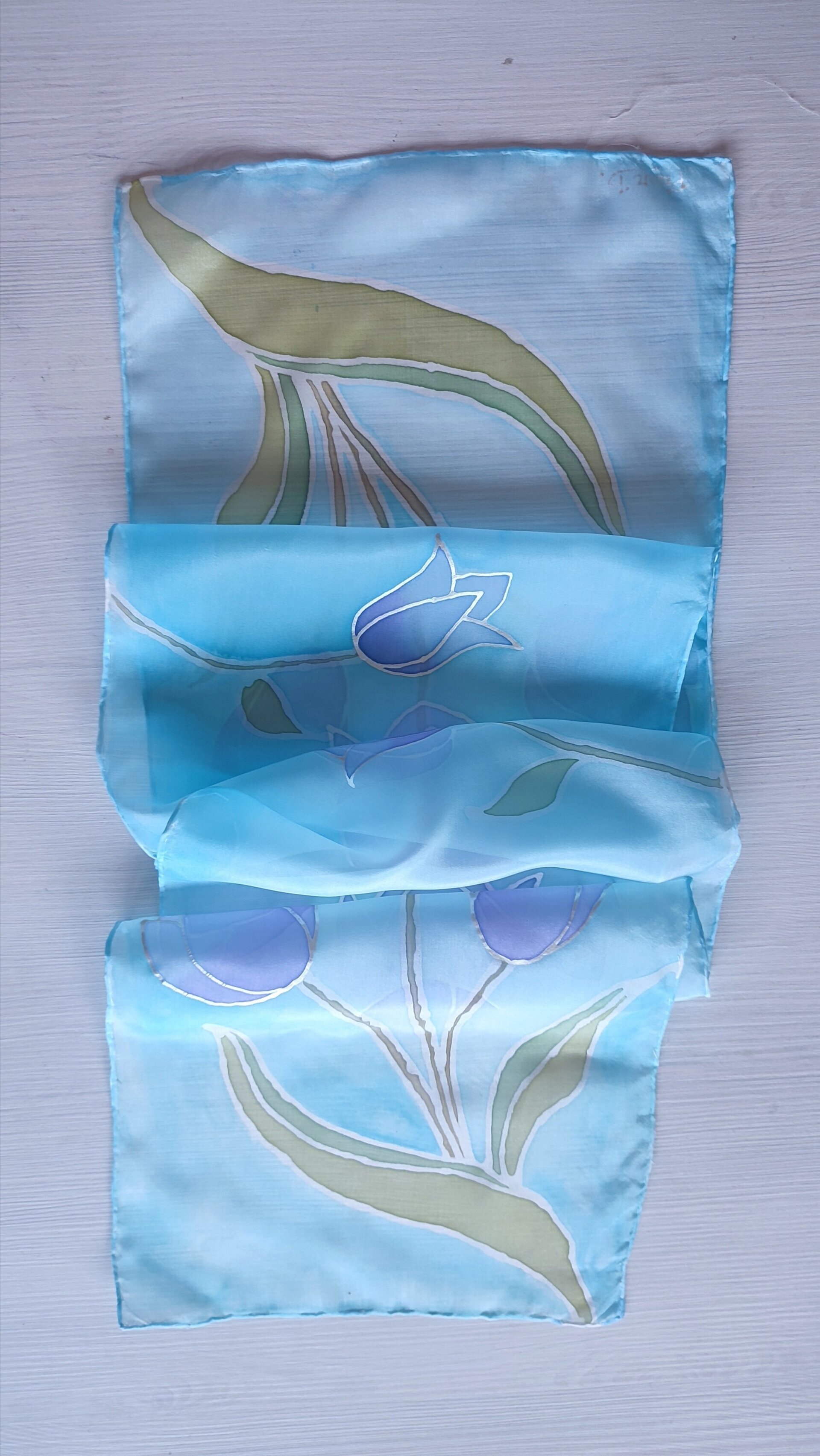 Pañuelo de seda pintado a mano con tulipanes lilas y fondo aguamarina - 5