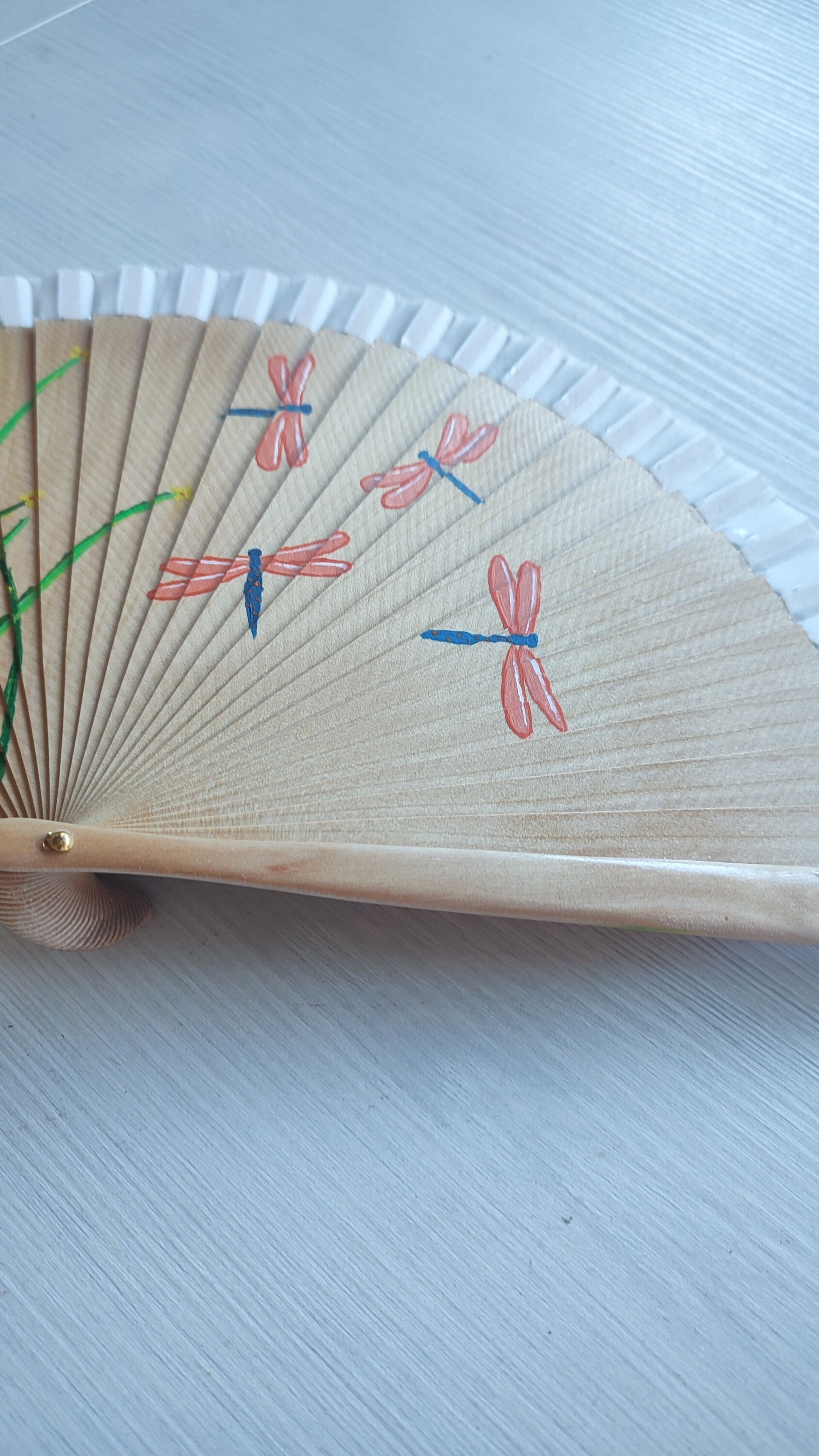 Abanico pintado a mano con libélulas y juncos - 3